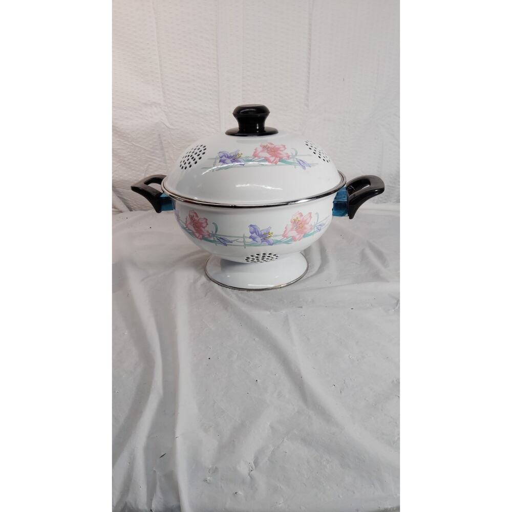 Vintage Kobe Enamelware Pedestal Floral Colander Strainer Vintage 10” W